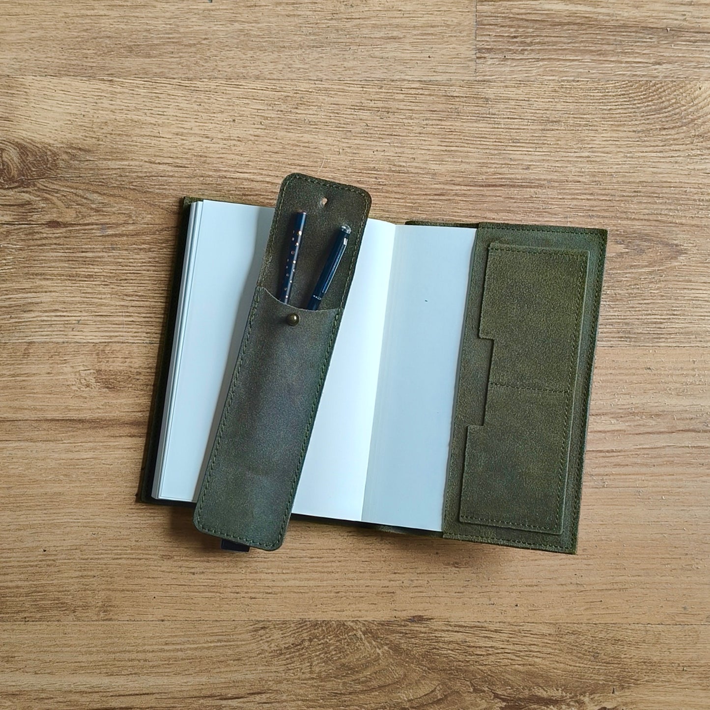 Copertina diario con porta penne